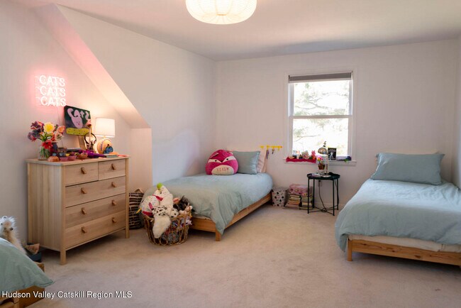 Building Photo - 4 Molland Dr