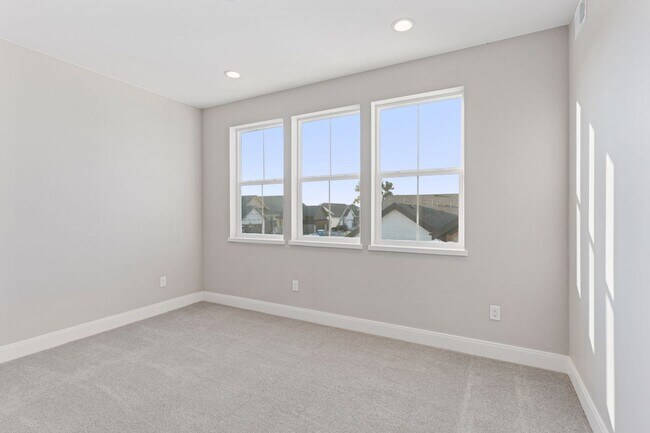 Building Photo - New Charming Berthoud Home with Modern Comfort | $1000 Deposit with Approved Credit and TWO WEEKS...