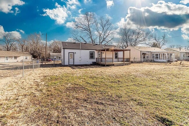 Building Photo - Charming 2 Bedroom Rental