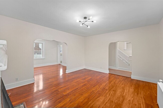 Building Photo - 2215 N Wood Ave