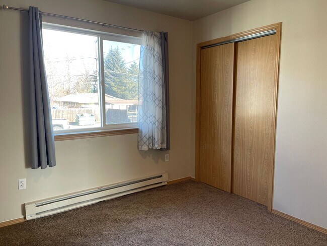 Building Photo - 2503 E Sharp Ave