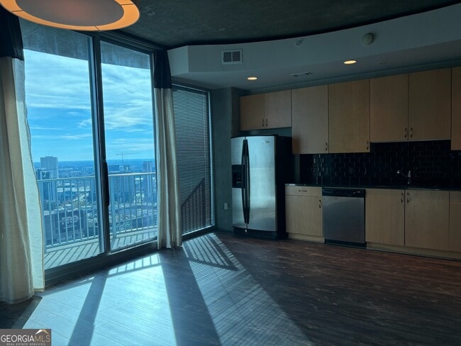 Building Photo - 400 W Peachtree St NW