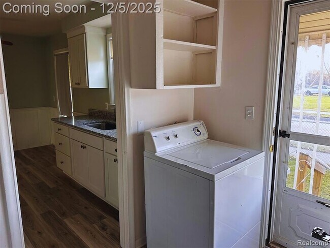 Building Photo - 110 Hamata Ave