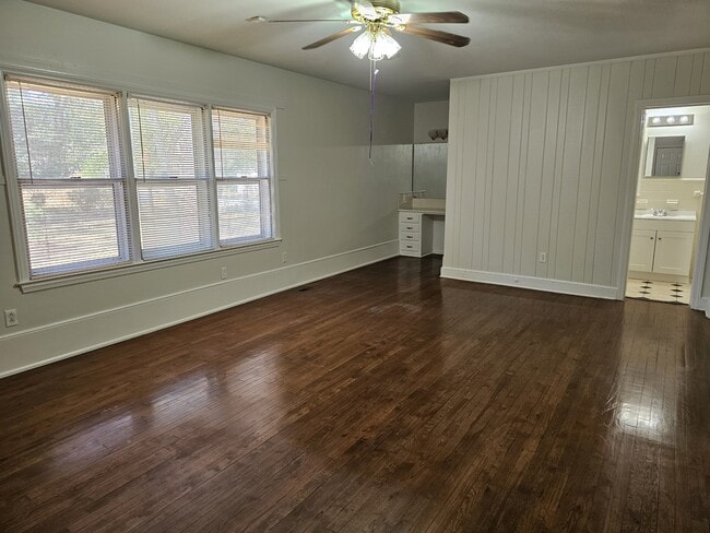 Building Photo - 1222 N Ridge Ave