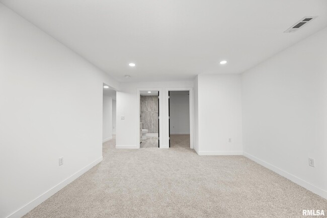 Building Photo - 813 WILLIAMS Way