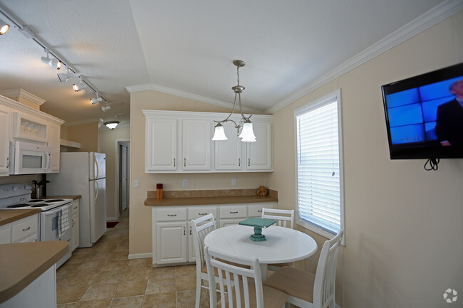 Dining Room - Red Oaks MH & RV Resort