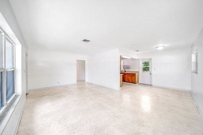 Building Photo - 209 SW 18th Ave