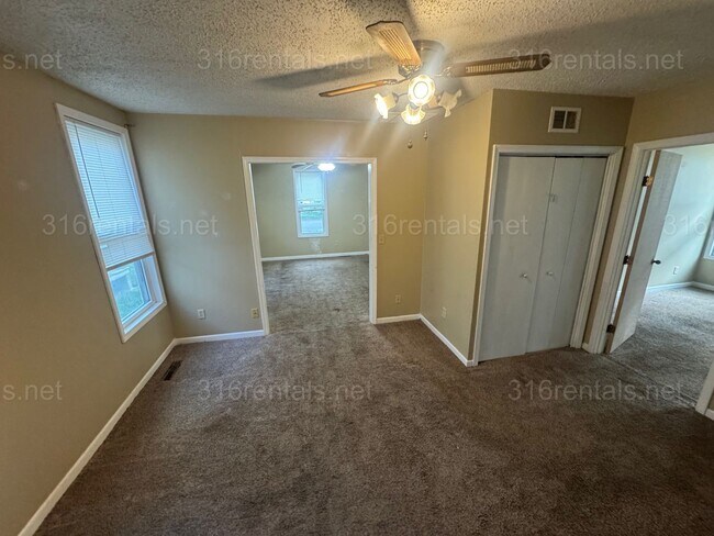Building Photo - $1150 - 3 bed 1 bath - Single Family Home