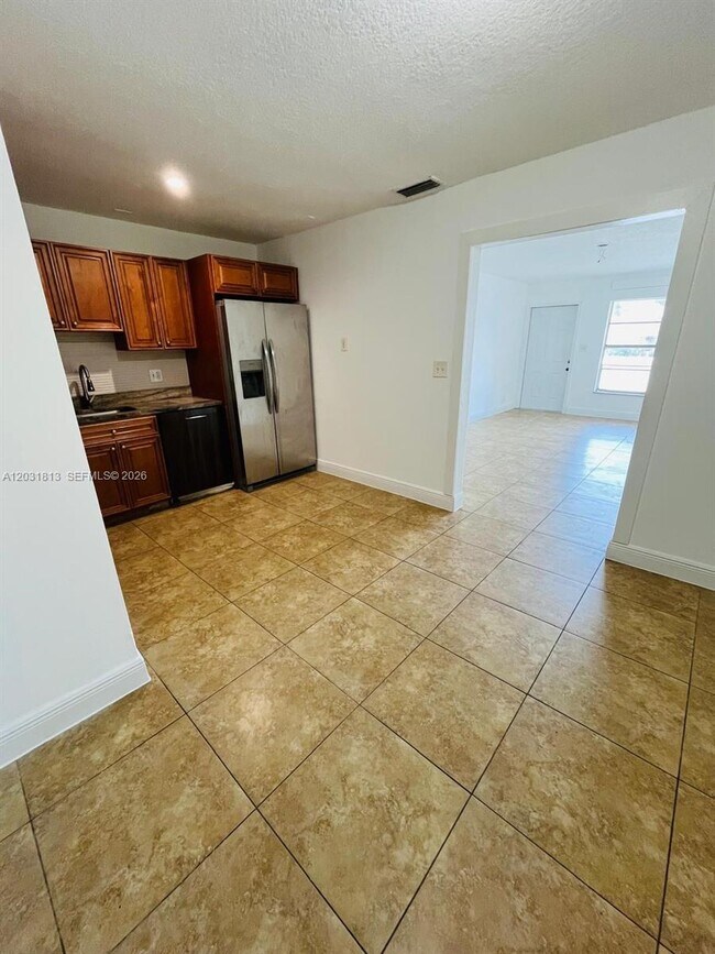 Building Photo - 7701 SW 10th Ct
