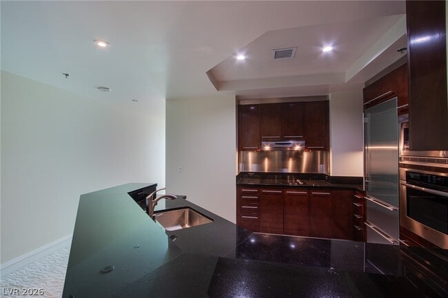 Building Photo - 2700 S Las Vegas Blvd