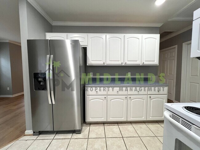 Building Photo - 3425 Manor Ave