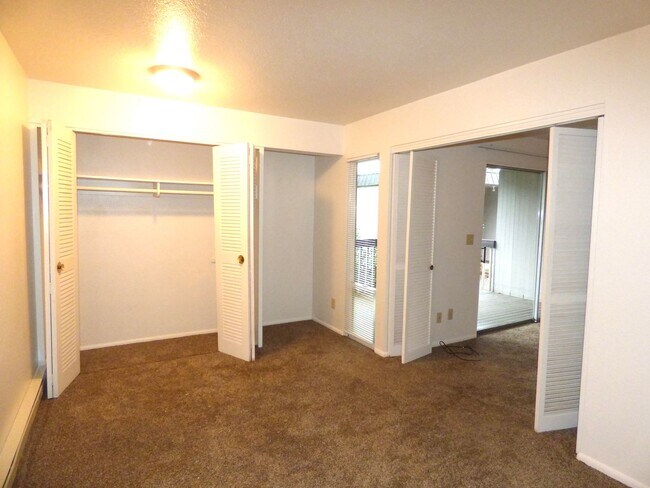 Building Photo - Rent Special: 1/2 Off April's Rent!! - Downstairs 2 Bedroom Unit
