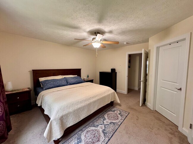 Building Photo - Townhouse for Rent in Spring Oaks!