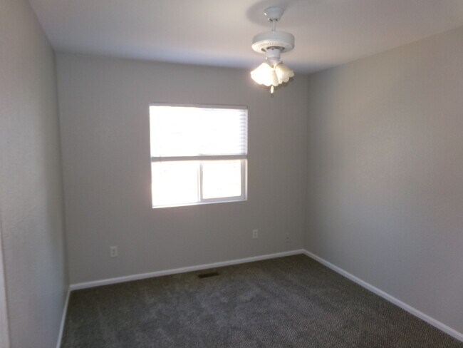 Building Photo - 3520 Warren Farm Ct