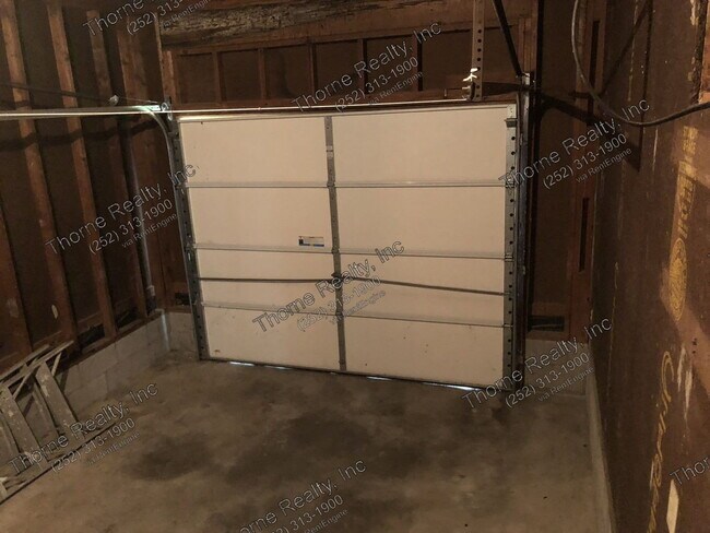 Building Photo - 1711 Woodlawn Dr