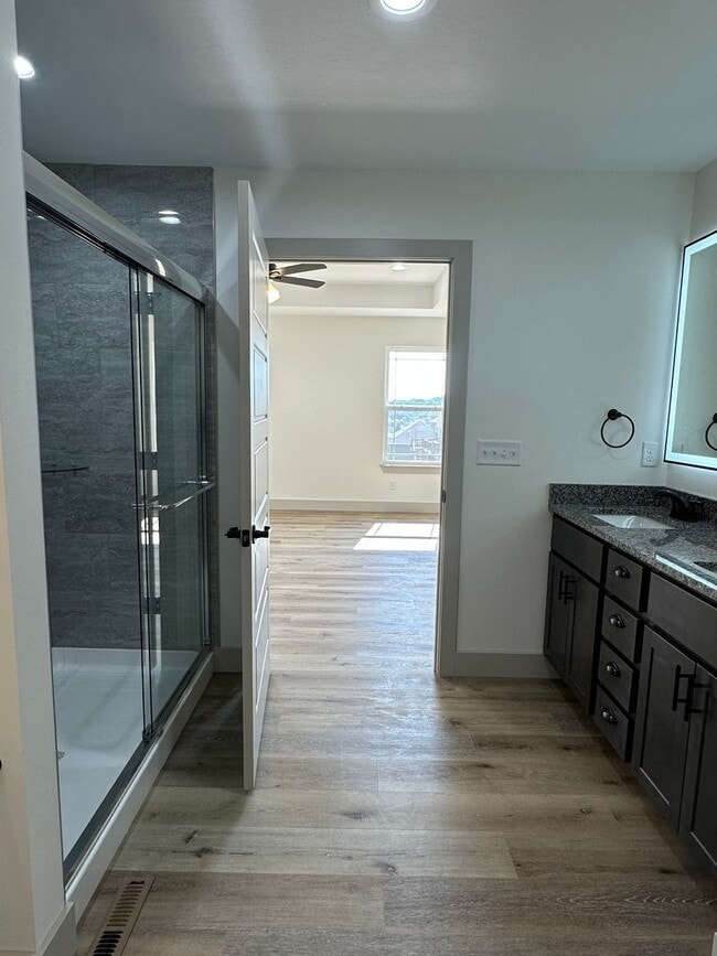 Building Photo - NEW CONSTRUCTION 5 Bed 3 Bath w/ Walk Out ...