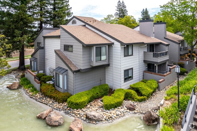 Building Photo - Somersett Hills