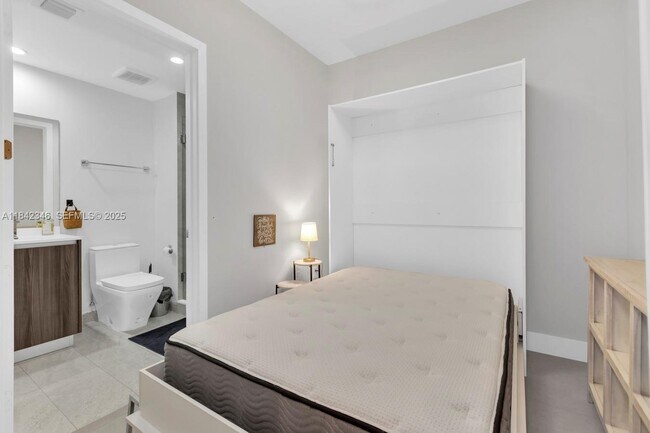 Building Photo - 488 NE 18th St