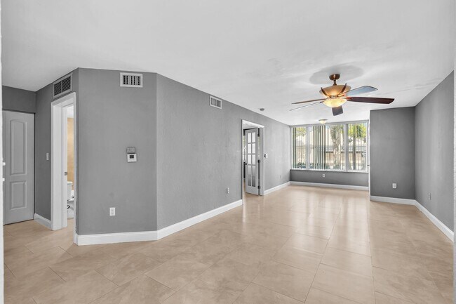 Building Photo - 2820 N Oakland Forest Dr