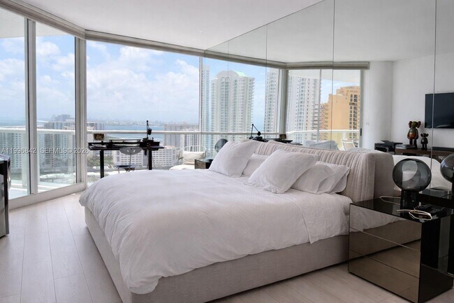 Building Photo - 16400 Collins Ave