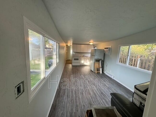 Building Photo - 2318 W Targee St