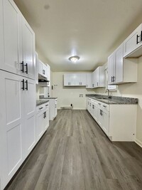 Building Photo - Charming 3-Bedroom Home w/ Fully Renovated...