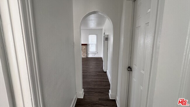 Building Photo - 1709 W 70th St