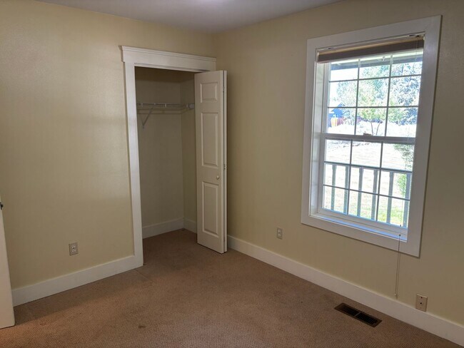 Building Photo - Great Tumalo Single Story Home with Mounta...