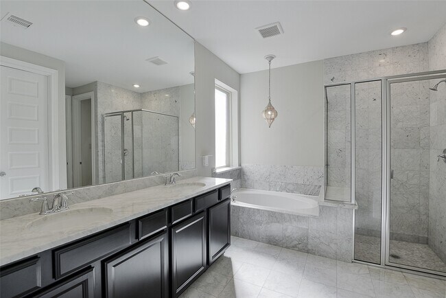 Building Photo - 4042 Steep Woods Dr
