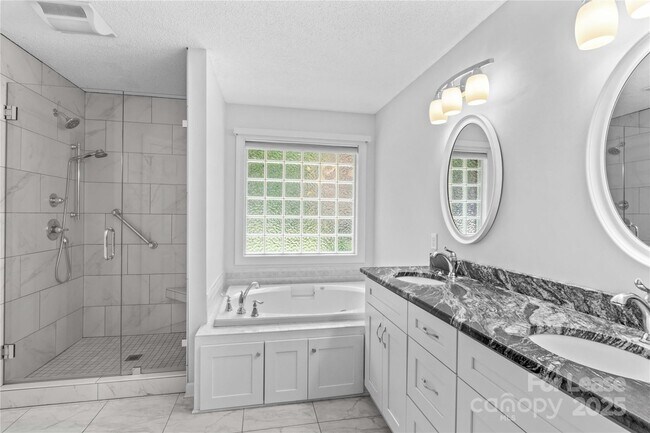 Building Photo - 4522 Long Cove Dr