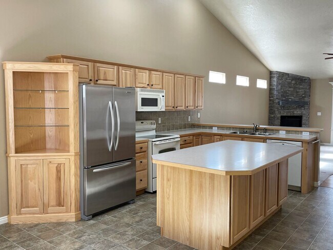 Building Photo - Beautiful 2 bed 2 bath home in the Woodbri...