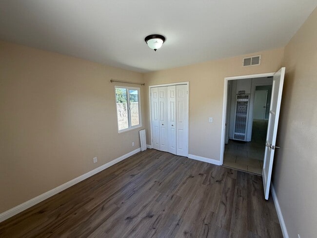 Building Photo - 329 S Scott Dr
