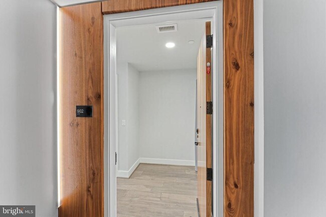 Building Photo - 1300 4th St SE