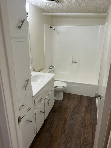 Building Photo - 1702 Kirk Ave