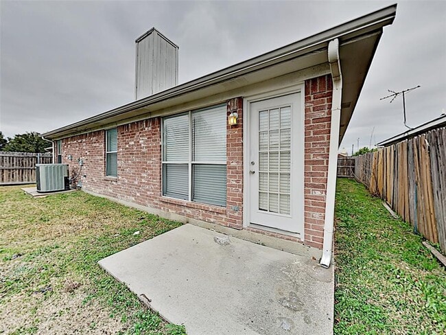 Building Photo - 705 W Colony Dr