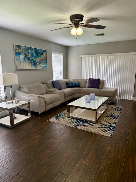 Living room - 194 SE 1st Cir