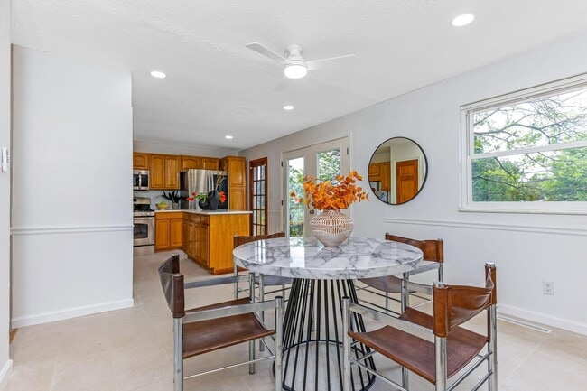 Building Photo - 3747 Christie Rd W