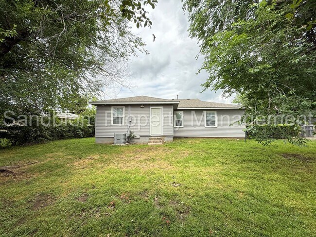 Building Photo - FOR LEASE | Tulsa | $1300 Rent | 3 Bed, 1 ...