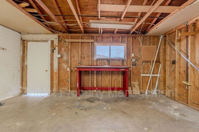 Building Photo - 1609 W Voltaire Ave