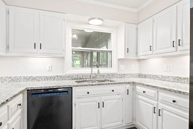 Building Photo - 1409 Robert Ln