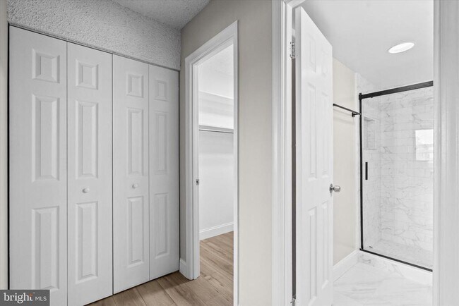 Building Photo - 3800 Powell Ln