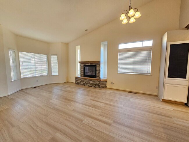 Building Photo - Cold Springs Beauty - Immaculate Newer Hom...