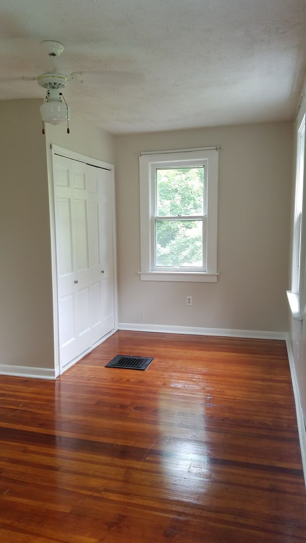 Building Photo - Apartment Available in Village of Liverpool