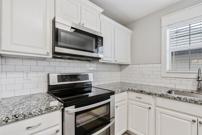 Building Photo - 1011 Tesoro Hills