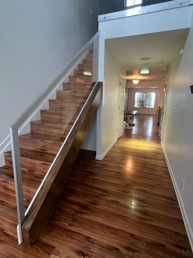 Building Photo - CONVIENT... TOWNHOME 2 BEDROOM 2.5 BATH