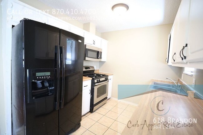 Building Photo - 618 Brandon-