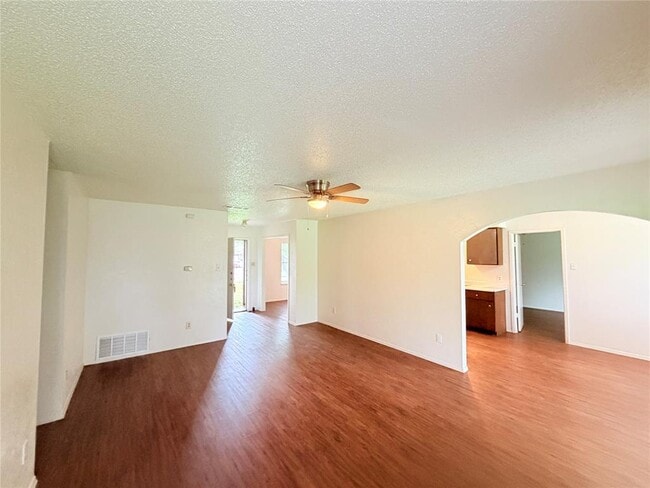 Building Photo - 10904 Meadgreen Ct