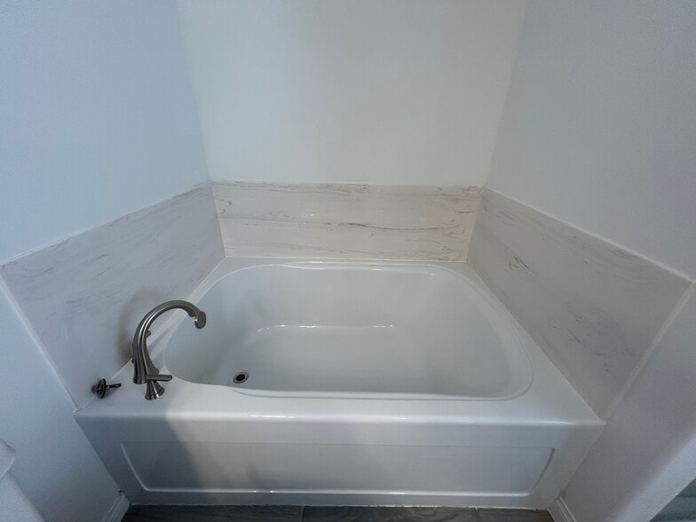 Building Photo - 9208 W Coolidge St