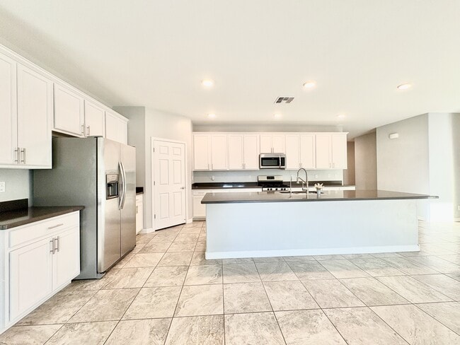 Building Photo - 9383 W Desert Bighorn Trail