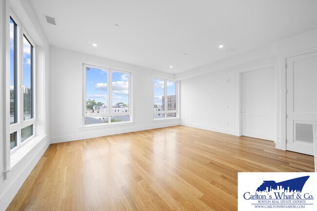 Building Photo - 218 Old Colony Ave